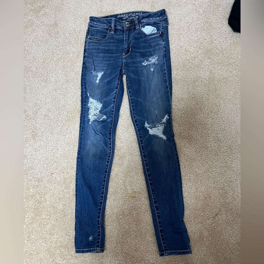 EUC American Eagle distressed Jeggings. Size 4